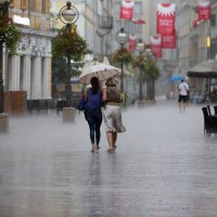 Rijeka: Ljetni pljusak na Korzu natjerao prolaznike u bijeg