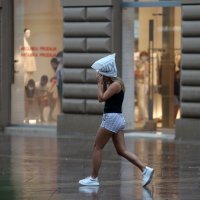 Rijeka: Ljetni pljusak na Korzu natjerao prolaznike u bijeg