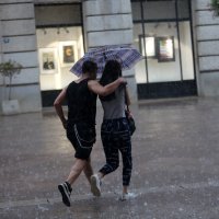 Rijeka: Ljetni pljusak na Korzu natjerao prolaznike u bijeg