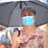 Maske i kišobrani obavezni rekviziti u Zagrebu