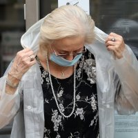 Maske i kišobrani obavezni rekviziti u Zagrebu