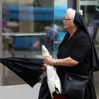 Maske i kišobrani obavezni rekviziti u Zagrebu