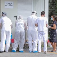 Zagreb: Testiranje na koronavirus ispred Nastavnog zavoda dr. Andrija Štampar