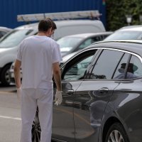 Zagreb: Testiranje na koronavirus ispred Nastavnog zavoda dr. Andrija Štampar