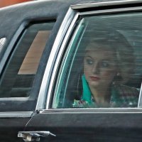 Emma Corrin kao princeza Diana