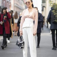 Bijele hlače na street style zvijezdama