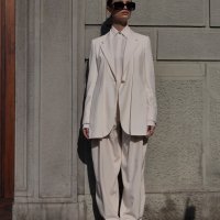 Bijele hlače na street style zvijezdama