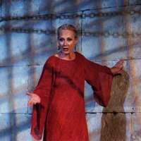 Zoja Odak, Antigona, 2004.