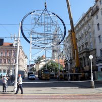 Uklanjanje reklame Plive s glavnog zagrebačkog trga