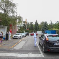 Gužva za testiranje na koronu u Zagrebu, auti stoje u koloni