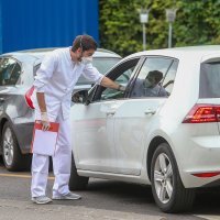 Gužva za testiranje na koronu u Zagrebu, auti stoje u koloni