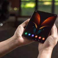 Samsung Galaxy Z Fold2 slike uređaja
