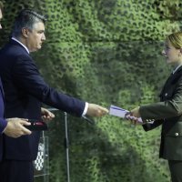 Zoran Milanović dodijelio činove