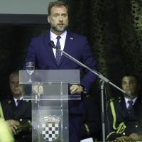 Zoran Milanović dodijelio činove