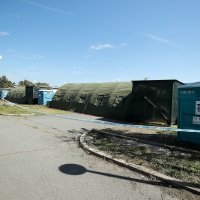 Vojni šatori ispred KB Dubrava