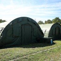 Vojni šatori ispred KB Dubrava