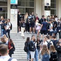 Zagreb: Prvi dan škole u gimnaziji u Križanićevoj ulici