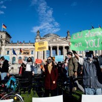 Stolci ispred Reichstaga