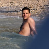 Rami Malek s djevojkom Lucy ljetuje u Sutivanu na otoku Braču