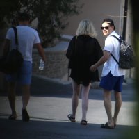 Rami Malek s djevojkom Lucy ljetuje u Sutivanu na otoku Braču