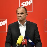 Konferencija za medije kandidata za predsjednika SDP-a Peđe Grbina