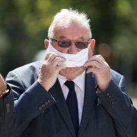 Posljednji ispraćaj Žarka Domljana, prvog predsjednika Hrvatskog sabora. Na slici Vladimir Šeks