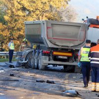 Netretić: U sudaru teretnog i osobnog automobila poginula vozačica