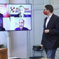 Zastupnici glasali online