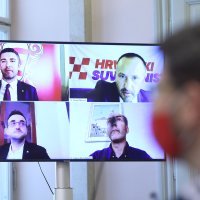 Zastupnici glasali online