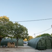 Zadar: Ispred Opće bolnice postavljena dva šatora za oboljele od Covida-19