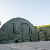 Zadar: Ispred Opće bolnice postavljena dva šatora za oboljele od Covida-19