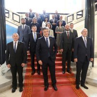 Tradicionalna fotografija novog sastava Vlade na saborskim stepenicama