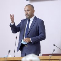 Zagreb: Hrvoje Zekanović se na početku sjednice pokušao izboriti za nenošenje maske