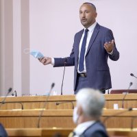 Zagreb: Hrvoje Zekanović se na početku sjednice pokušao izboriti za nenošenje maske