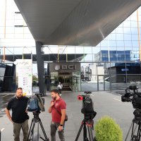 Zagreb: Novinarske ekipe pred sjedištem JANAF-a