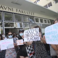 Split: Studenti prava prosvjeduju ispred fakulteta