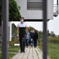 Nova Gradiška: Vinko Grgić odlazi iz svoje kuće u pratnji istražitelja USKOK-a