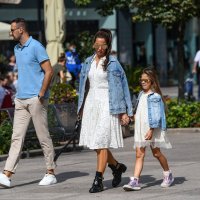 Igor Vori u šetnji špicom sa suprugom Oljom i kćeri Nikom