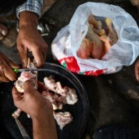 Migranti na putu kroz Bihać uglavnom borave među ruševinama stare tvornice