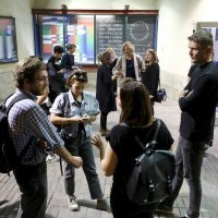 Publika na otvorenju Festivala eksperimentalnog filma i videa 25 FPS