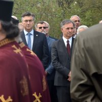 Andrej Plenković i Milorad Pupovac na komemoraciji ubijenih srpskih civila u Varivodama