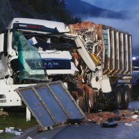 Dva teretna vozila sudarila se kod tunela Veliki Gložac