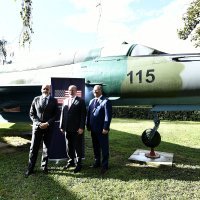 Američki veleposlanik Robert Khorst u posjetu Fakultetu strojarstva, gdje je izložen simulator borbenog aviona F16