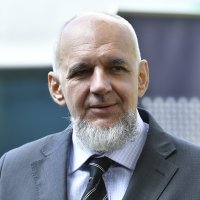 Američki veleposlanik Robert Khorst u posjetu Fakultetu strojarstva, gdje je izložen simulator borbenog aviona F16