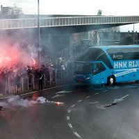 Armada je bakljadom dočekala igrače Rijeke
