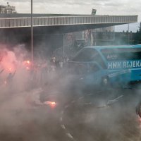 Armada je bakljadom dočekala igrače Rijeke (6)