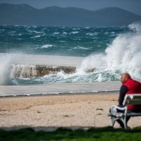 Olujno jugo stvara brojne probleme u pomorskom prometu