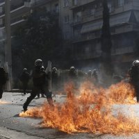 Sukob prosvjednika i policije nakon presude čelnicima Zlatne zore u Ateni