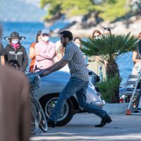 Nicolas Cage i Pedro Pascal snimaju na cavtatskoj rivi