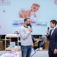 Poznati Riječani u previjaju beba